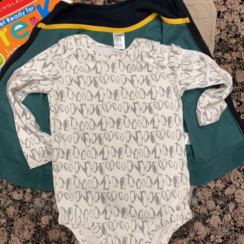 Carter’s fleece vest and onesie set penguin print - Picture 9 of 9
